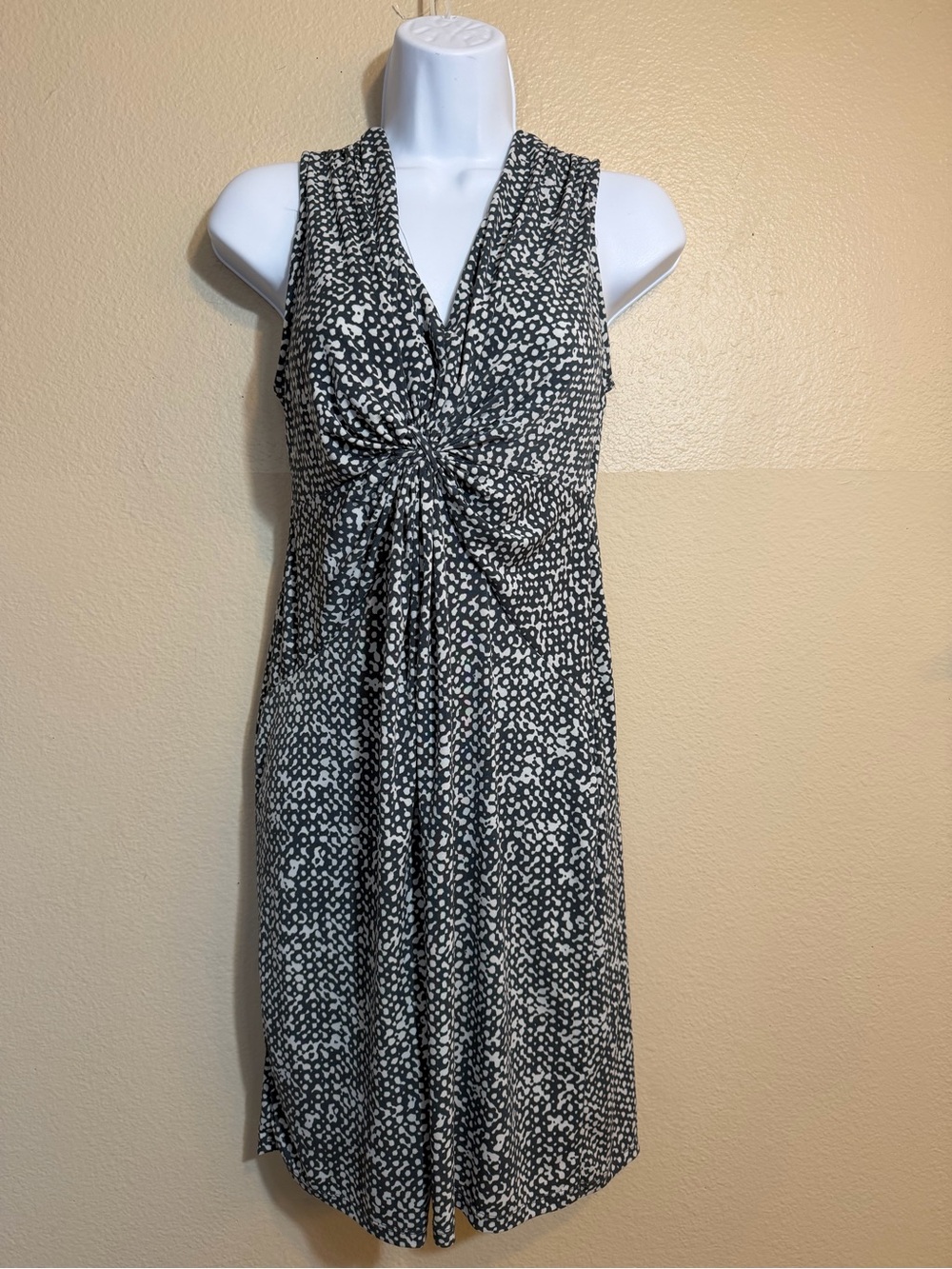 Daisy Fuentes Twist-Front V-Neck Sleeveless Dress Shadow Combo Dot Print XS